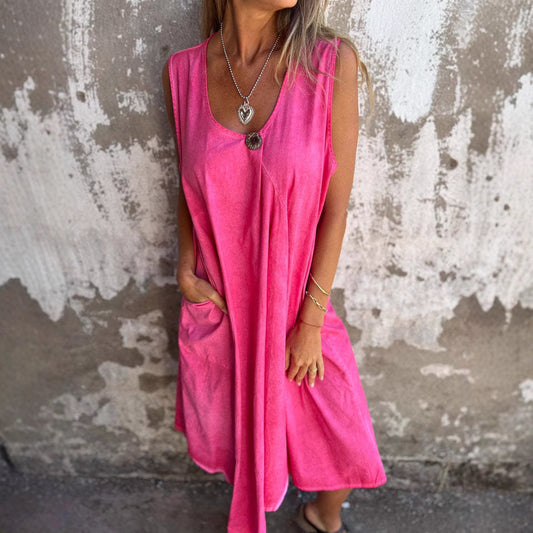 Dame afslappet sommerkjole med dyb rund halsudskæring og praktiske sidelommer Stilla