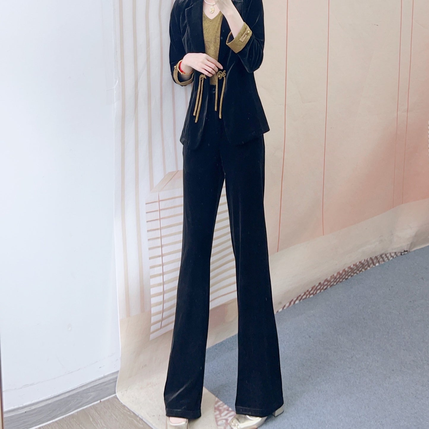 Dame elegant blazersæt med fashionabel detaljer og smal silhuet Stilla