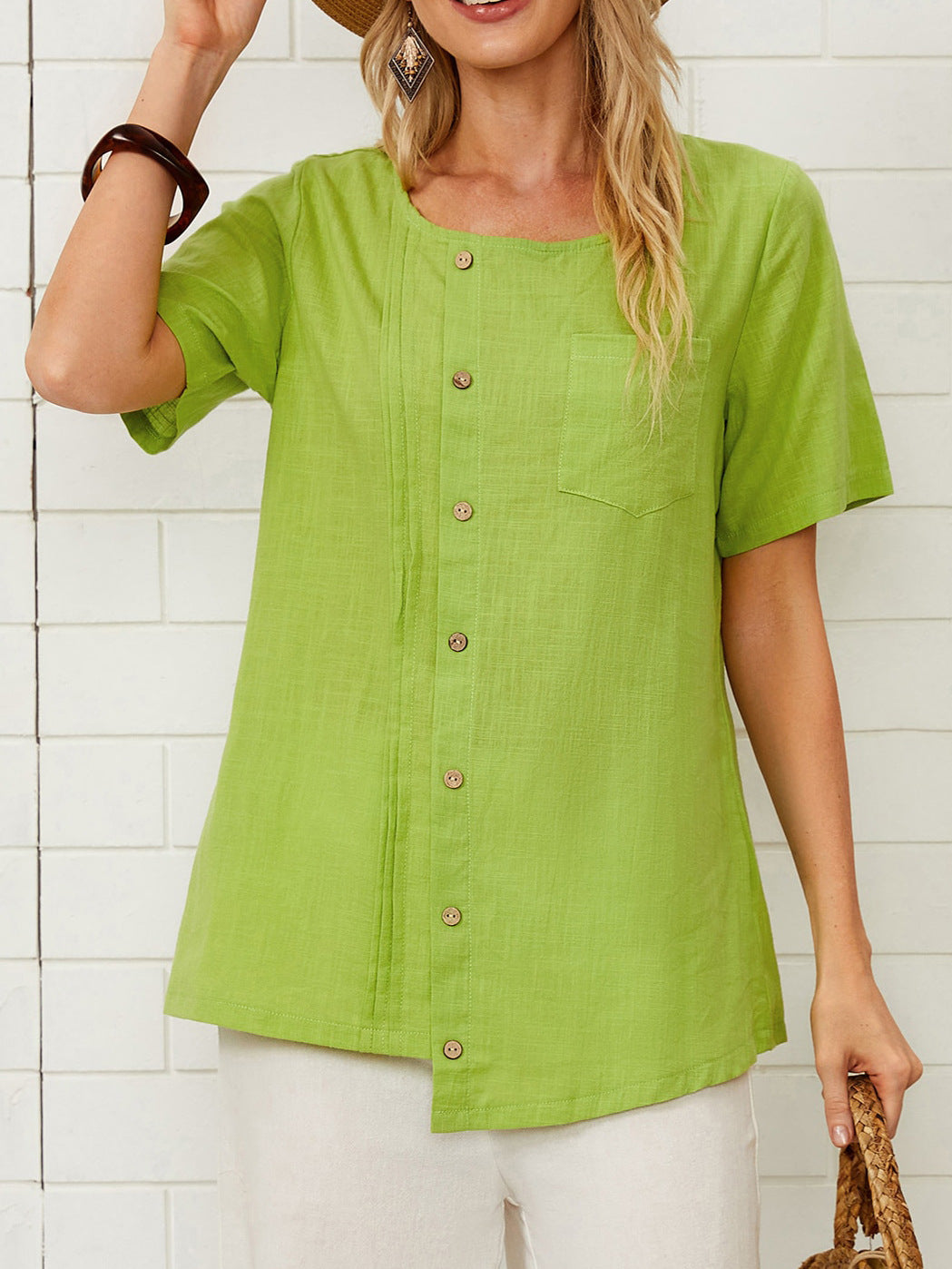 Dame afslappet kortærmet bluse med knaplukning og brystlomme Stilla