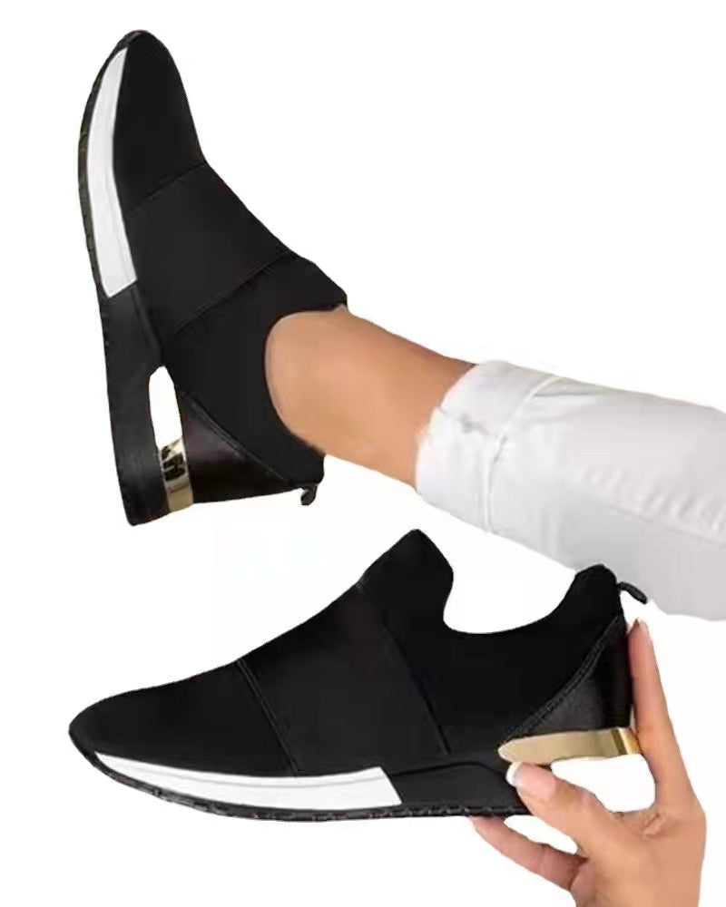 Dame Sneakers med Slip-On design og fashionable accenter Stilla