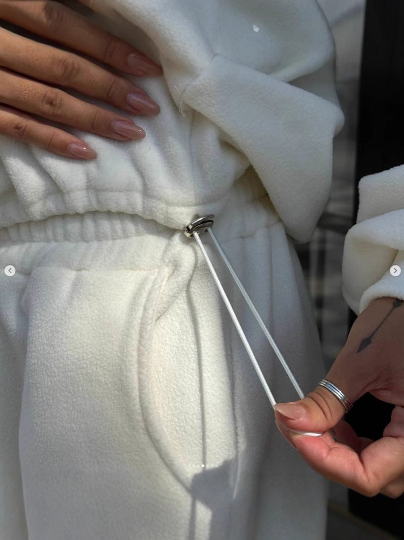 Dame afslappet fritidssæt med løs pasform og dekorerende kontrastsyninger Stilla