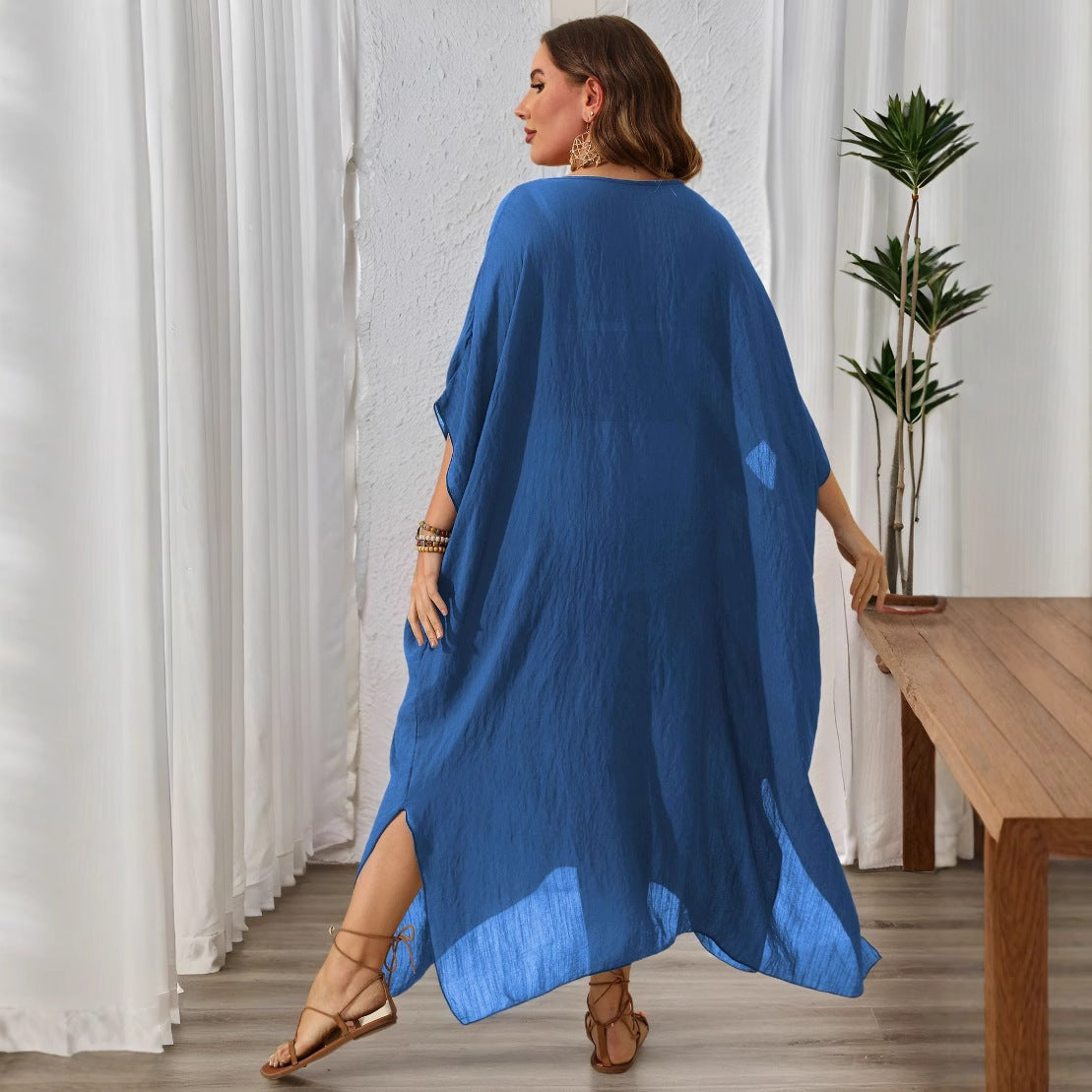 Dame afslappet strandkjole med asymmetrisk søm og praktiske sideslids Stilla