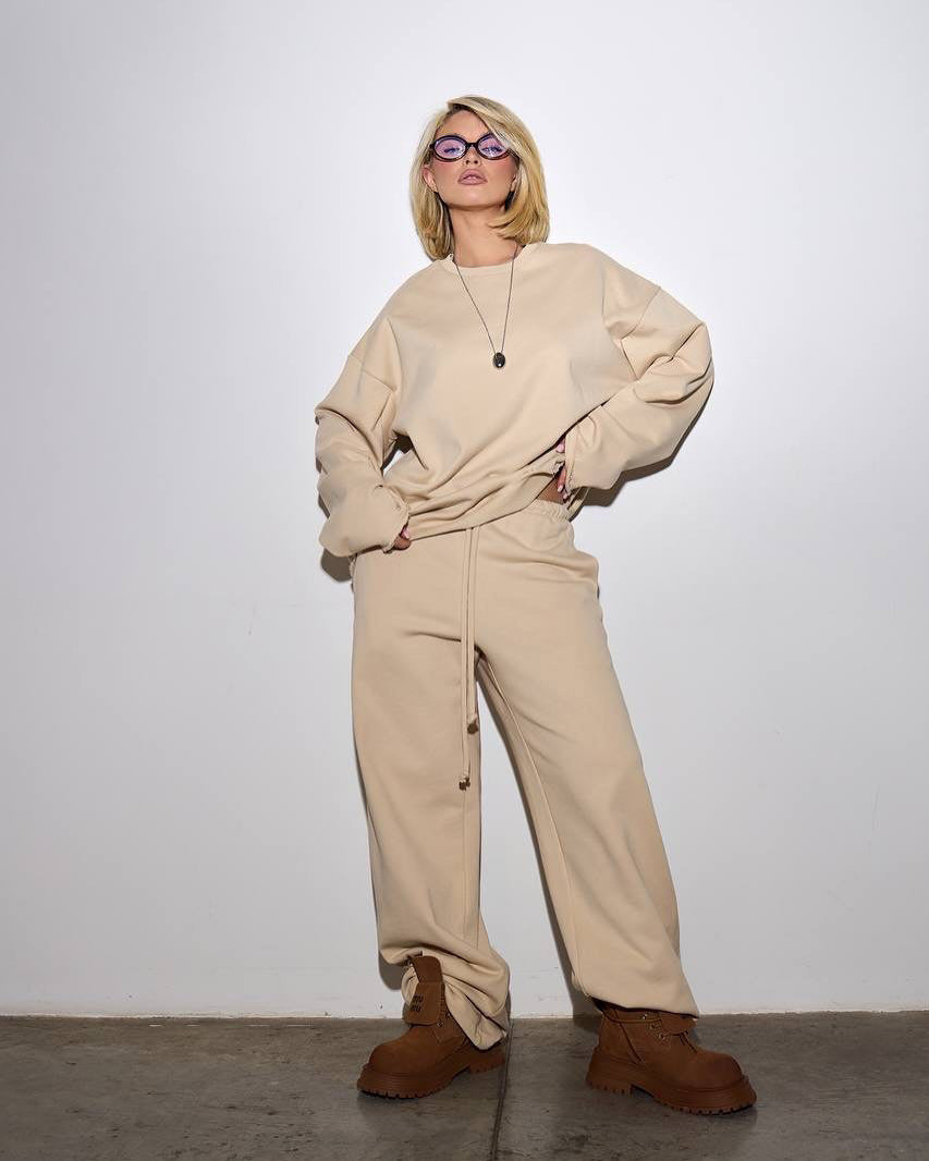Dame afslappet lounge-sæt med oversized sweater og komfortable bukser Stilla