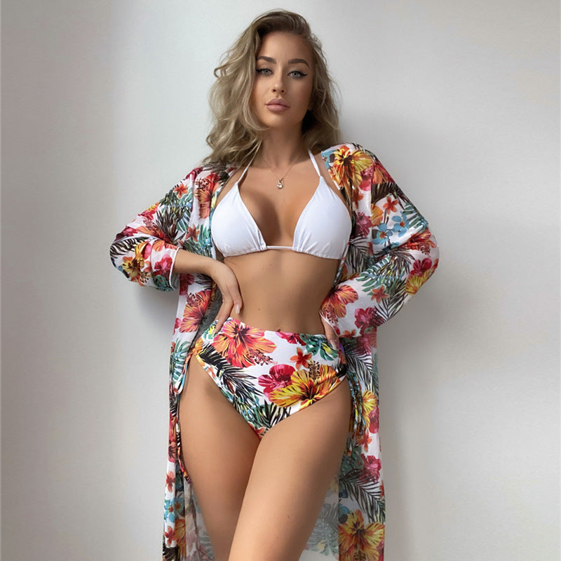 Dame bikini sæt med blomster kimono og højtaljede shorts Stilla
