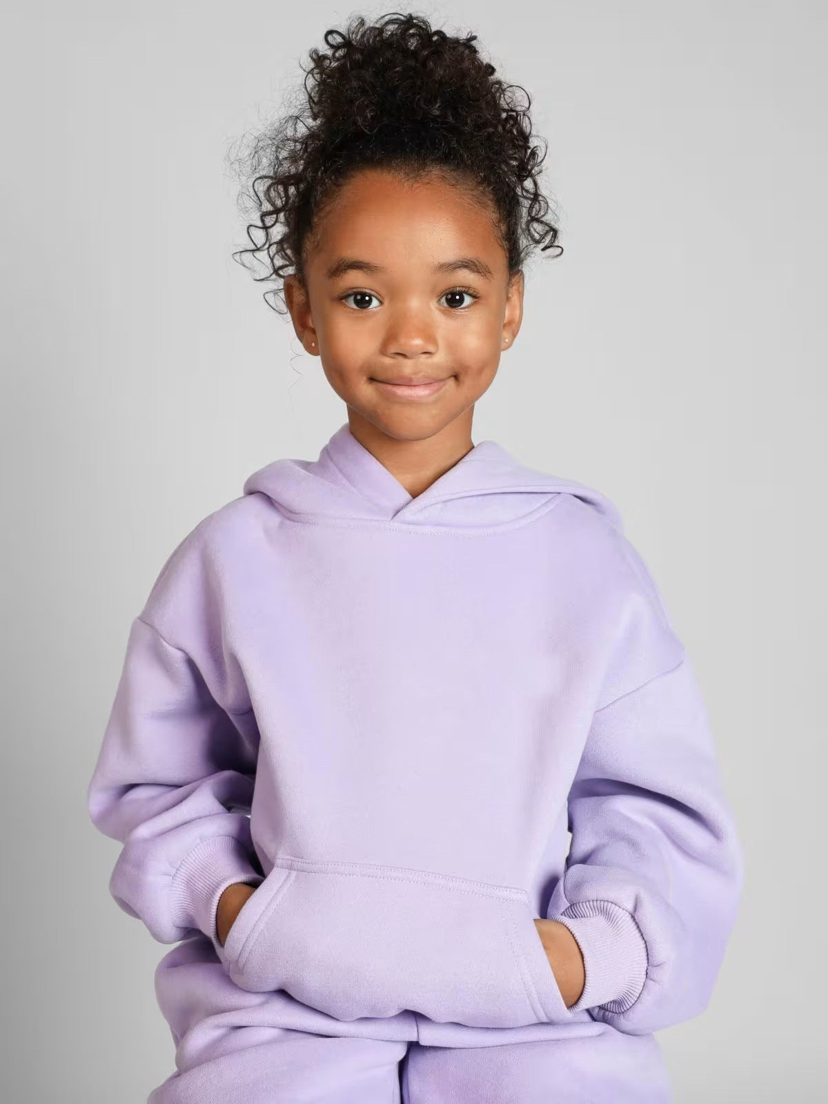 Dame afslappet hoodie med blødt indvendigt foder og praktiske lommer Stilla