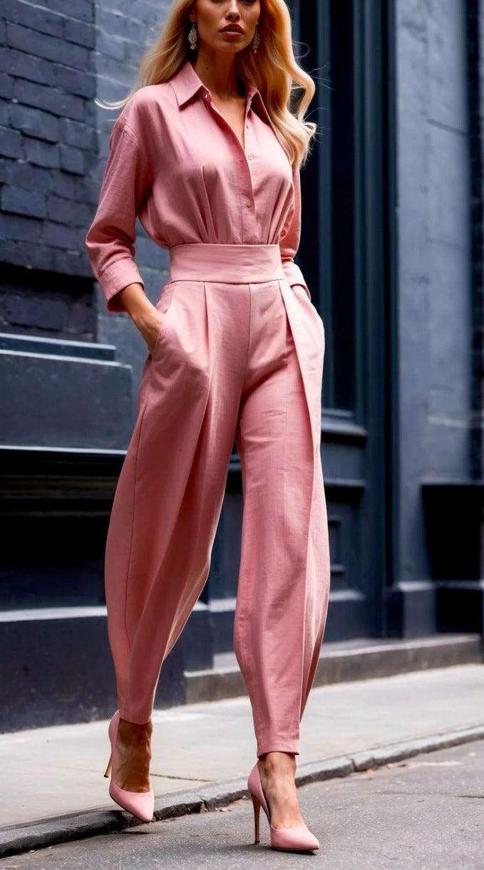 Dame elegant jumpsuit med fine plisseringer og smart krave Stilla
