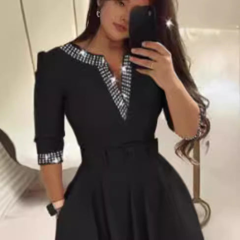 Dame A-linje kjole med ternet krave og figursyet snit Stilla