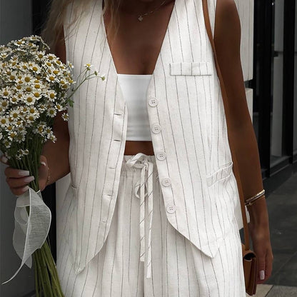 Dame to-delt sæt i let hør med figursyet blazer og komfortable shorts Stilla