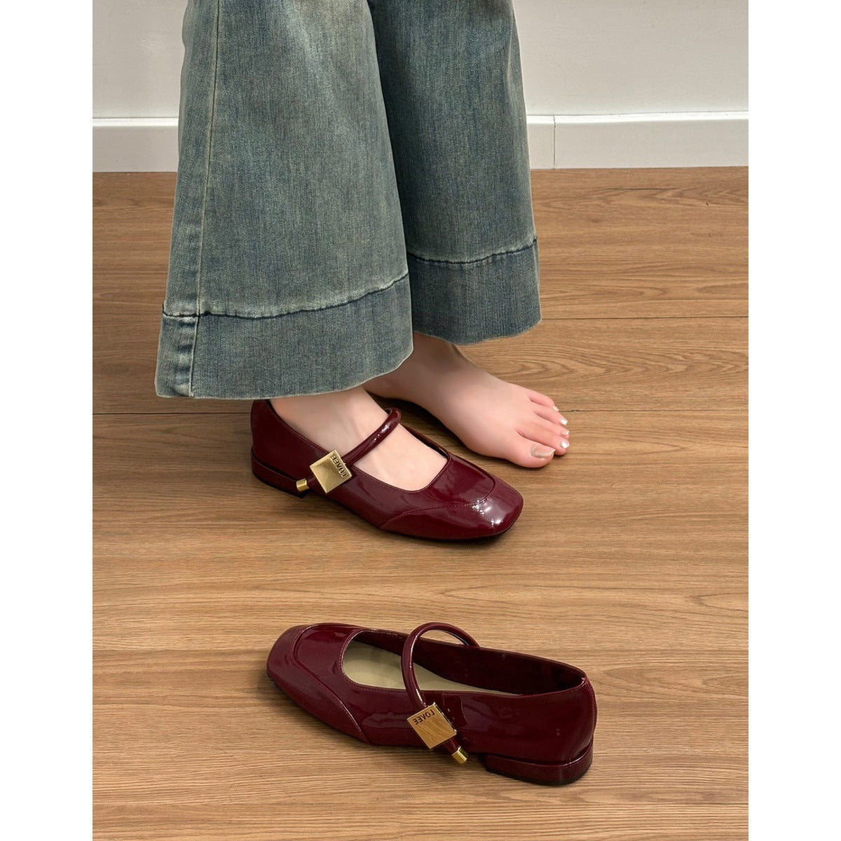 Dame Elegant Square Toe Mary Jane Ballerinaer med dekorative gyldne accenter Stilla