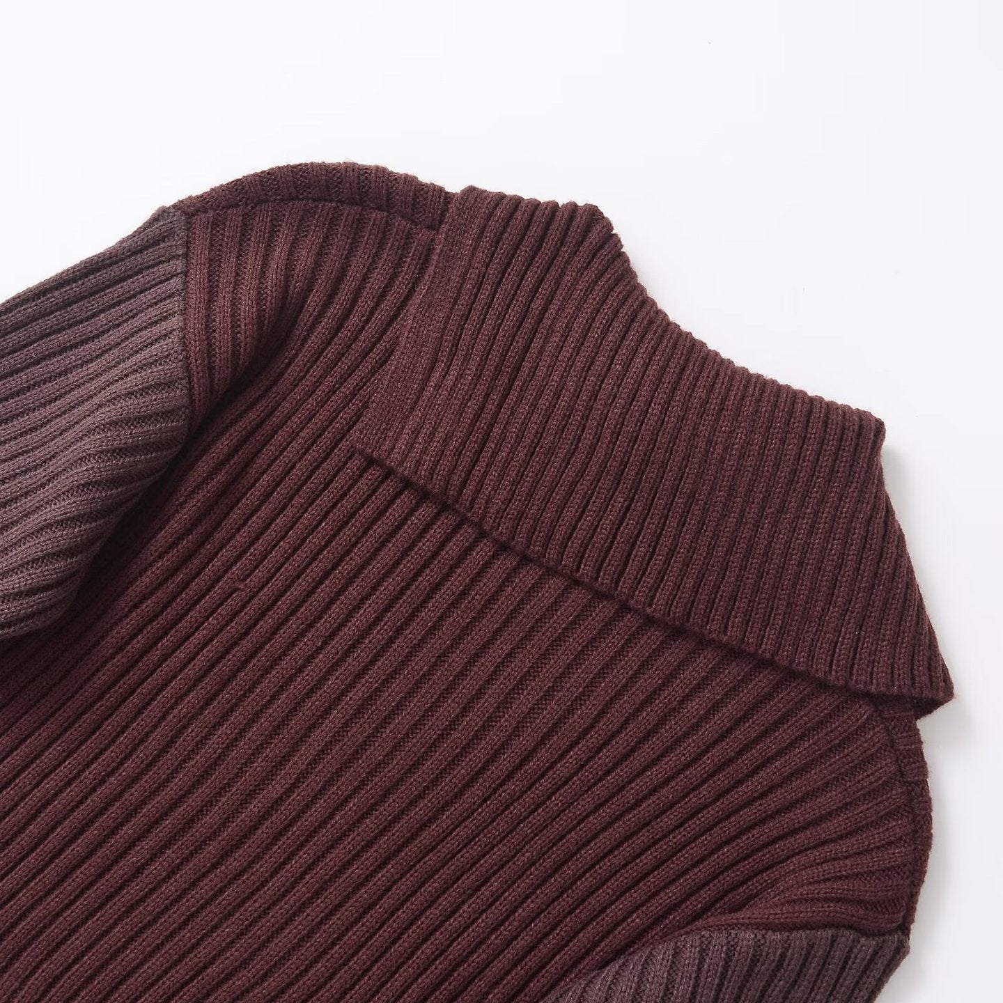 Dame Cropped Ribstrikpullover med asymmetrisk U-hals Stilla