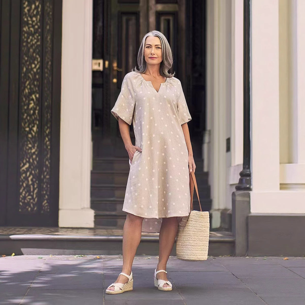 Dame afslappet casual-kjole med praktiske lommer og fashionable V-udskæring Stilla