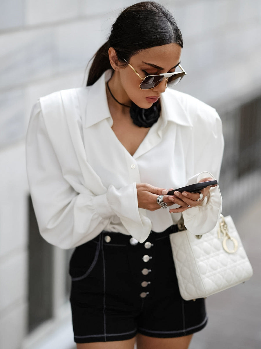 Dame elegant bluse med voluminøse ærmer og tætsiddende snit Stilla