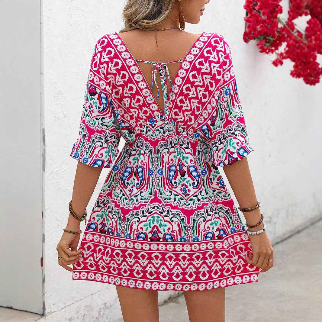 Dame afslappet sommerkjole med flæse-detaljer og farverigt paisley-mønster Stilla