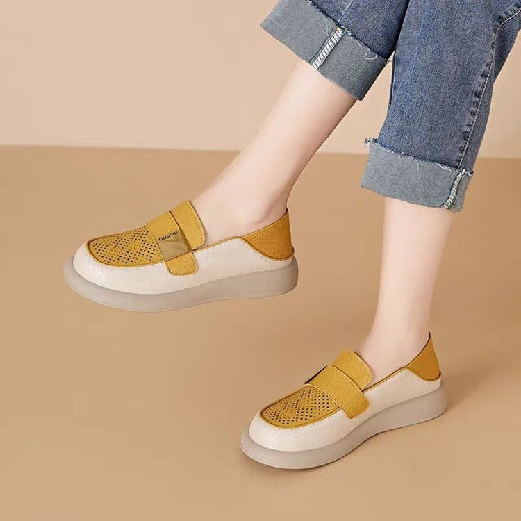 Dame slippers i perforeret læder med moderigtigt design og komfortabel sål Stilla