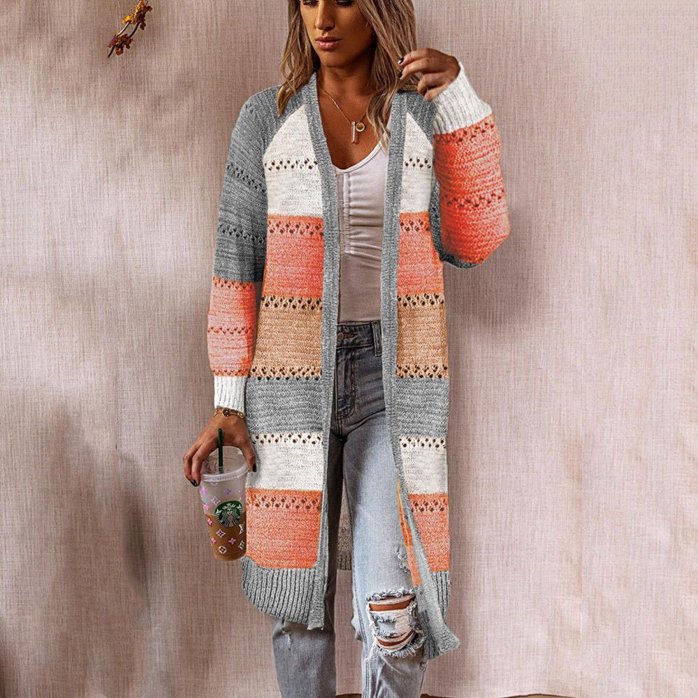 Dame strikket cardigan i retro patchwork stil med lange ærmer og åben front Stilla