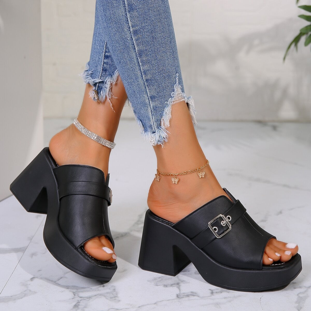 Dame Åben Højhælede Sandaler med moderne Spændeaccent Stilla