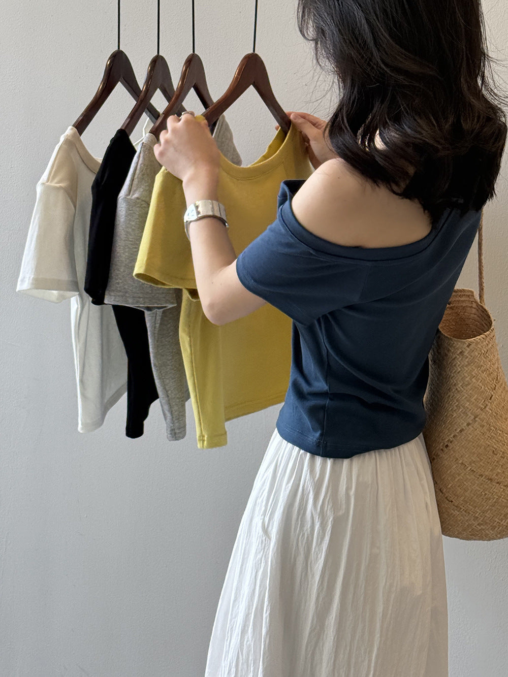 Dame afslappet kortærmet top med vid udskæring og kvalitets bomuldsstof Stilla