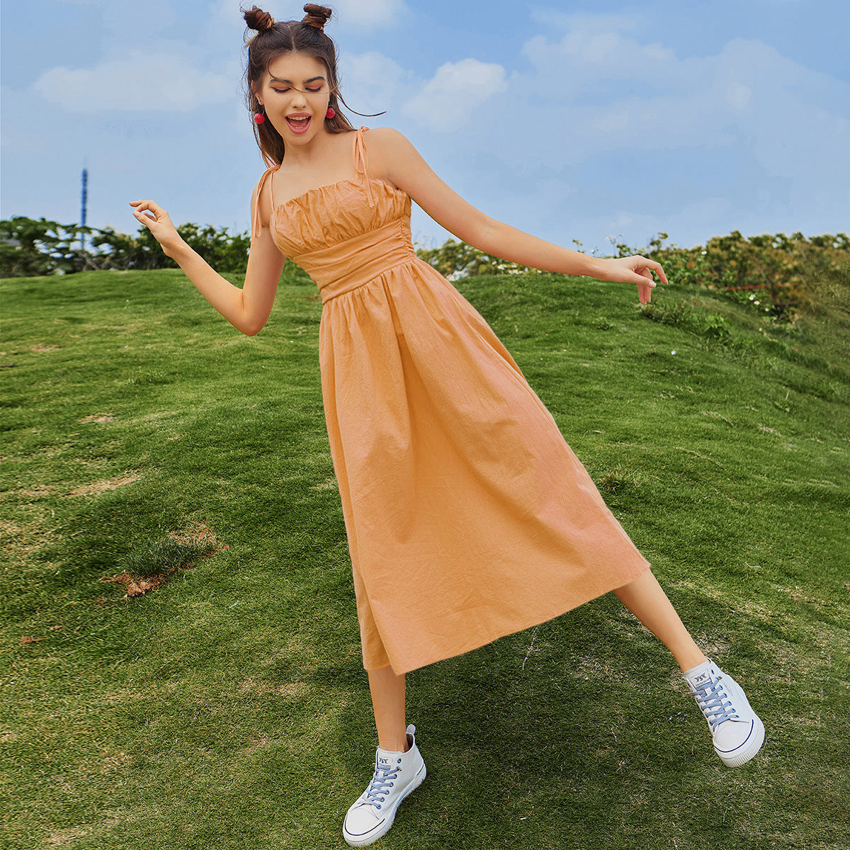 Dame afslappet maxikjole med rynket overdel og smalle stropper Stilla