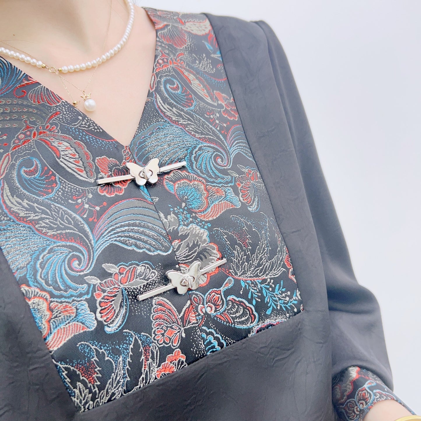 Dame Elegant Bluse med blomstret design og feminine pufærmer Stilla