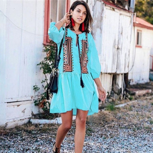 Dame afslappet kjole med kunstnerisk broderedesign Stilla