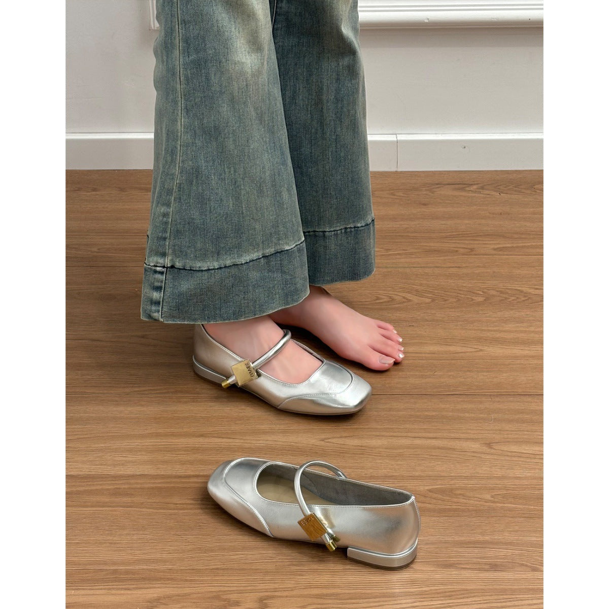 Dame Elegant Square Toe Mary Jane Ballerinaer med dekorative gyldne accenter Stilla
