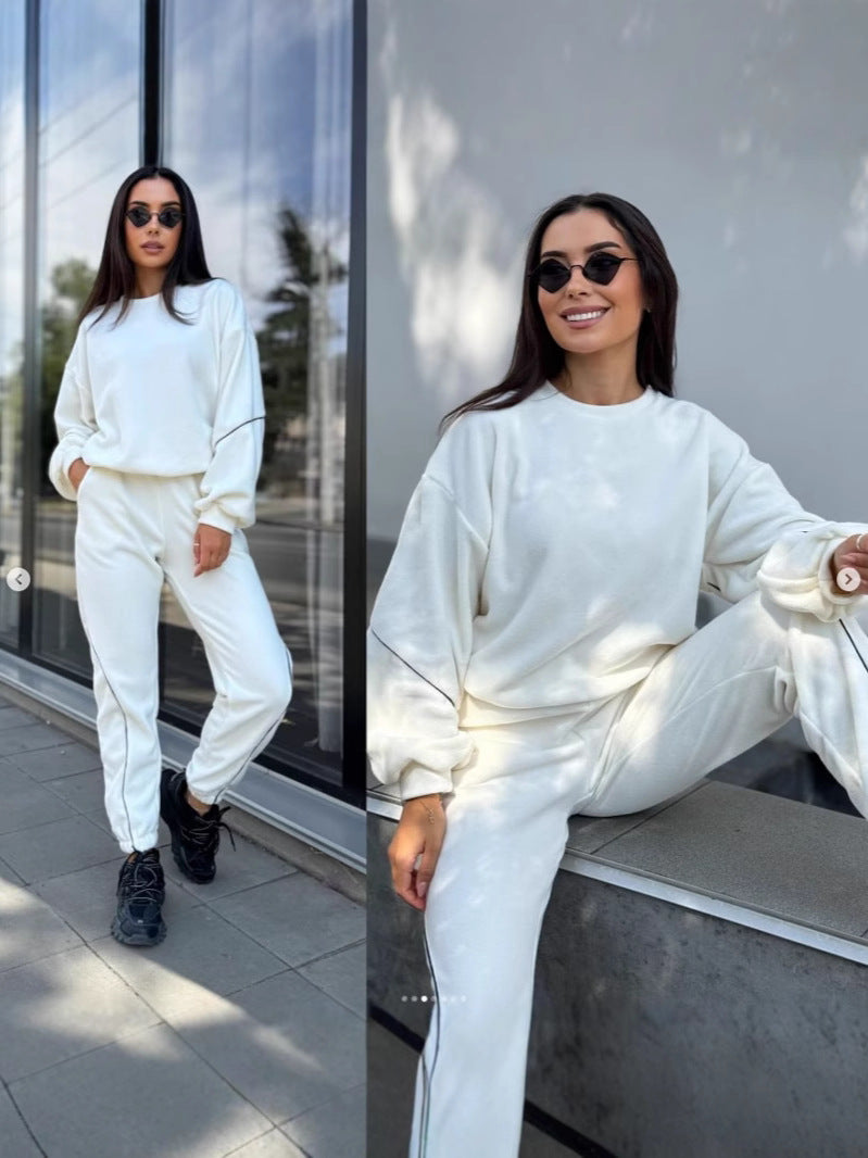 Dame afslappet fritidssæt med løs pasform og dekorerende kontrastsyninger Stilla