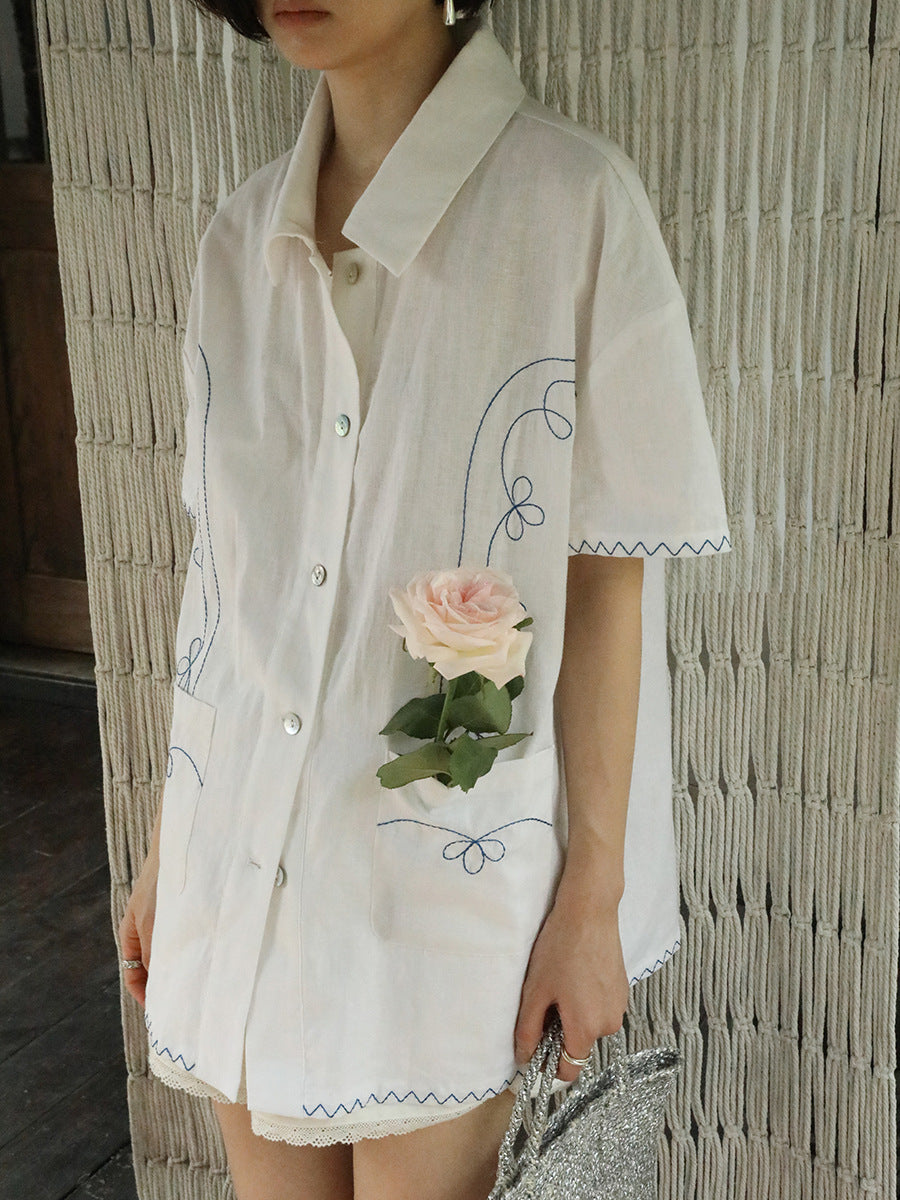 Dame afslappet skjorte med stilfulde broderier og praktisk knaplukning Stilla