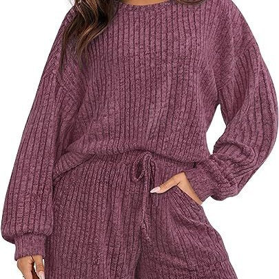 Dame afslappet Relax-sæt med løs trøje og shorts i blødt materiale Stilla