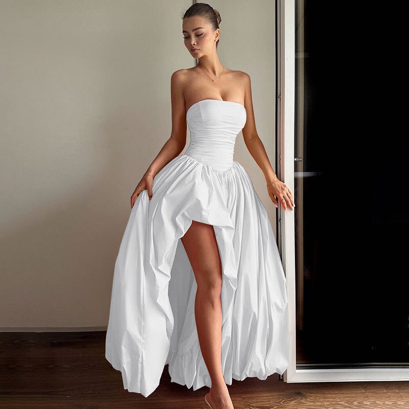 Dame Elegant bryllupskjole med strapless design og voluminøs nederdel Stilla