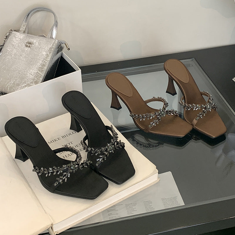 Dame Designer Mules med glamourøse kædeaccentuer Stilla