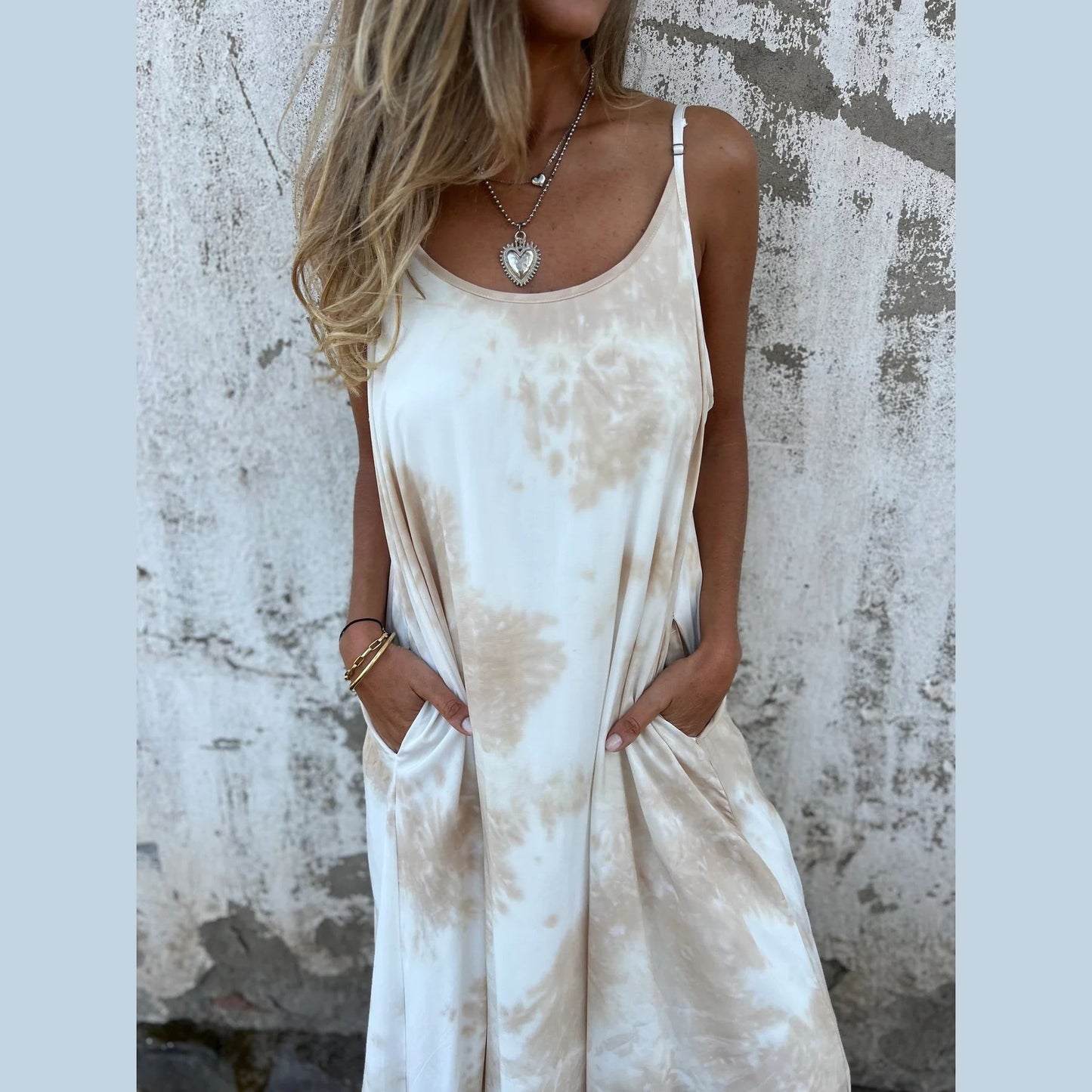 Dame afslappet sommerkjole i A-linje snit med justerbare stropper Stilla