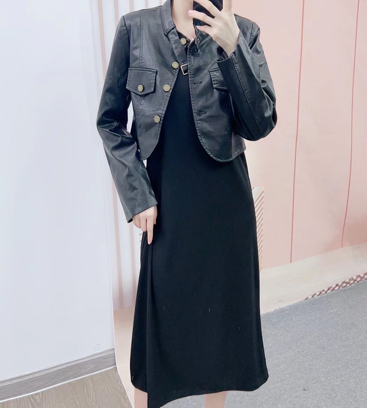 Dame Cropped Læderjakke med dekorative Knapdetaljer Stilla