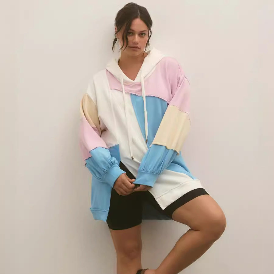 Dame afslappet hættetrøje med innovativt farveblokdesign Stilla