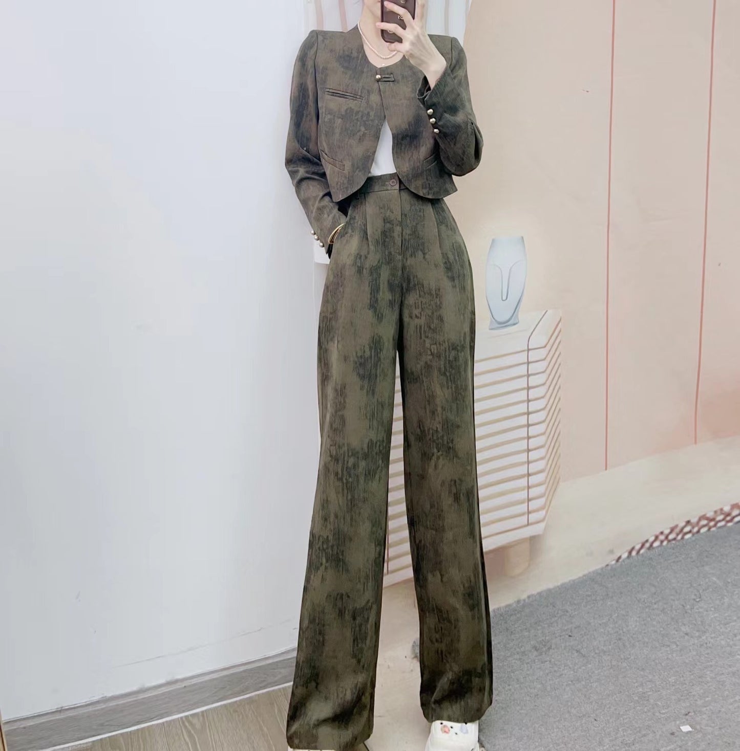 Dame Elegant Blazer-Bukser-Sæt med feminine detaljer og moderne look Stilla