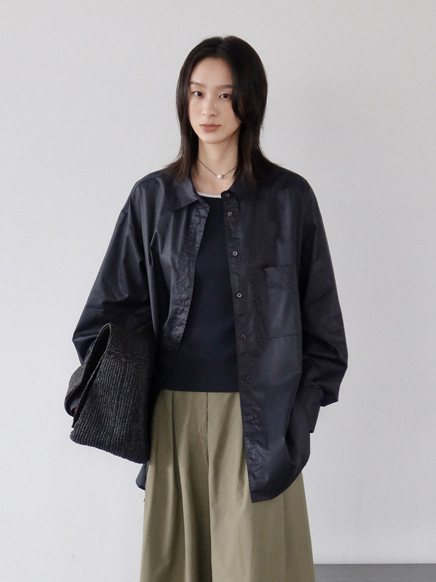 Dame afslappet bluse med moderne snit og praktisk brystlomme Stilla