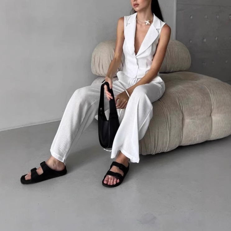 Dame raffineret jumpsuit med figursyet snit og elegant V-udskæring Stilla