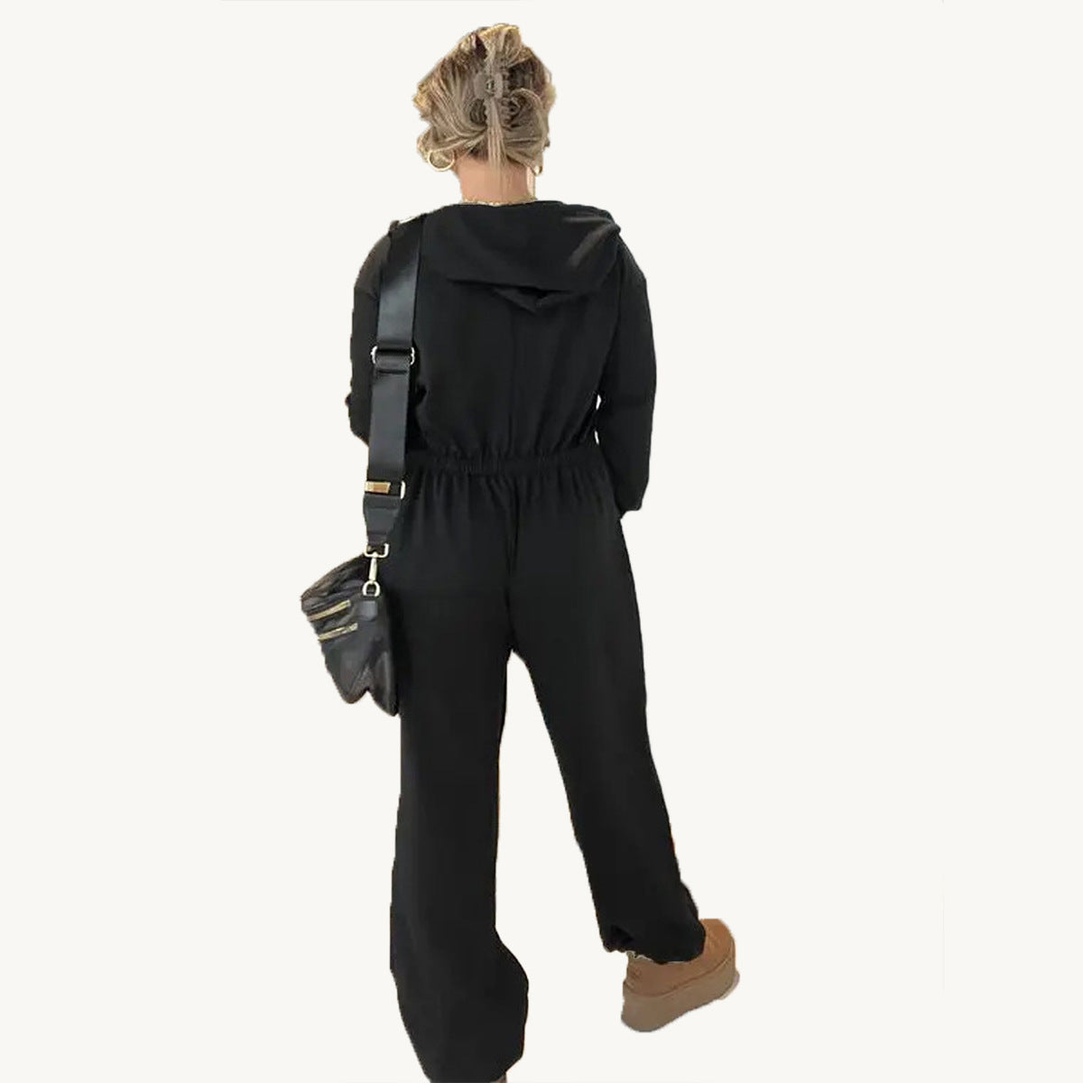 Dame behagelig hoodie-jumpsuit med dyb v-udskæring og snøre Stilla