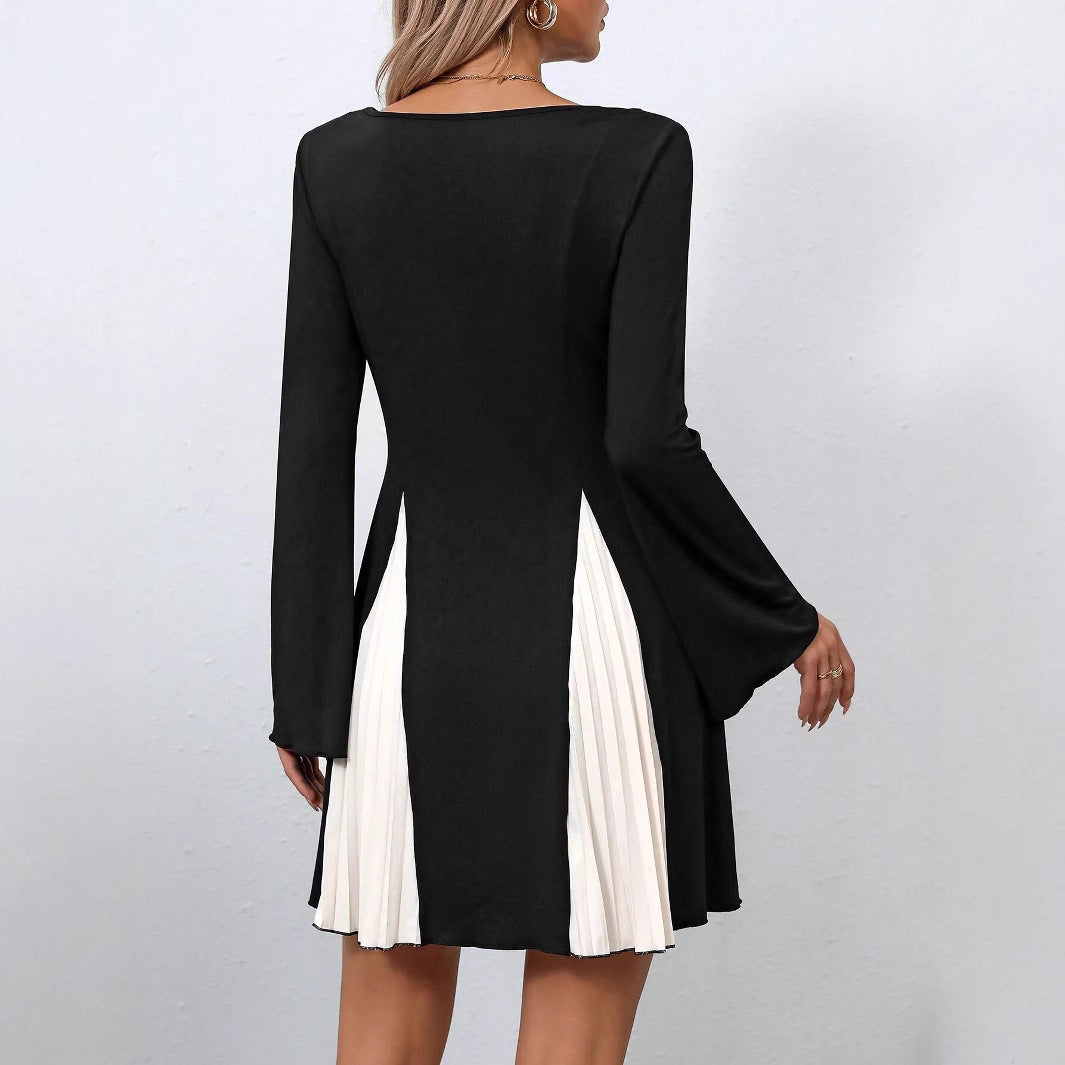 Dame afslappet kjole med asymmetrisk plissering og bred ærme Stilla