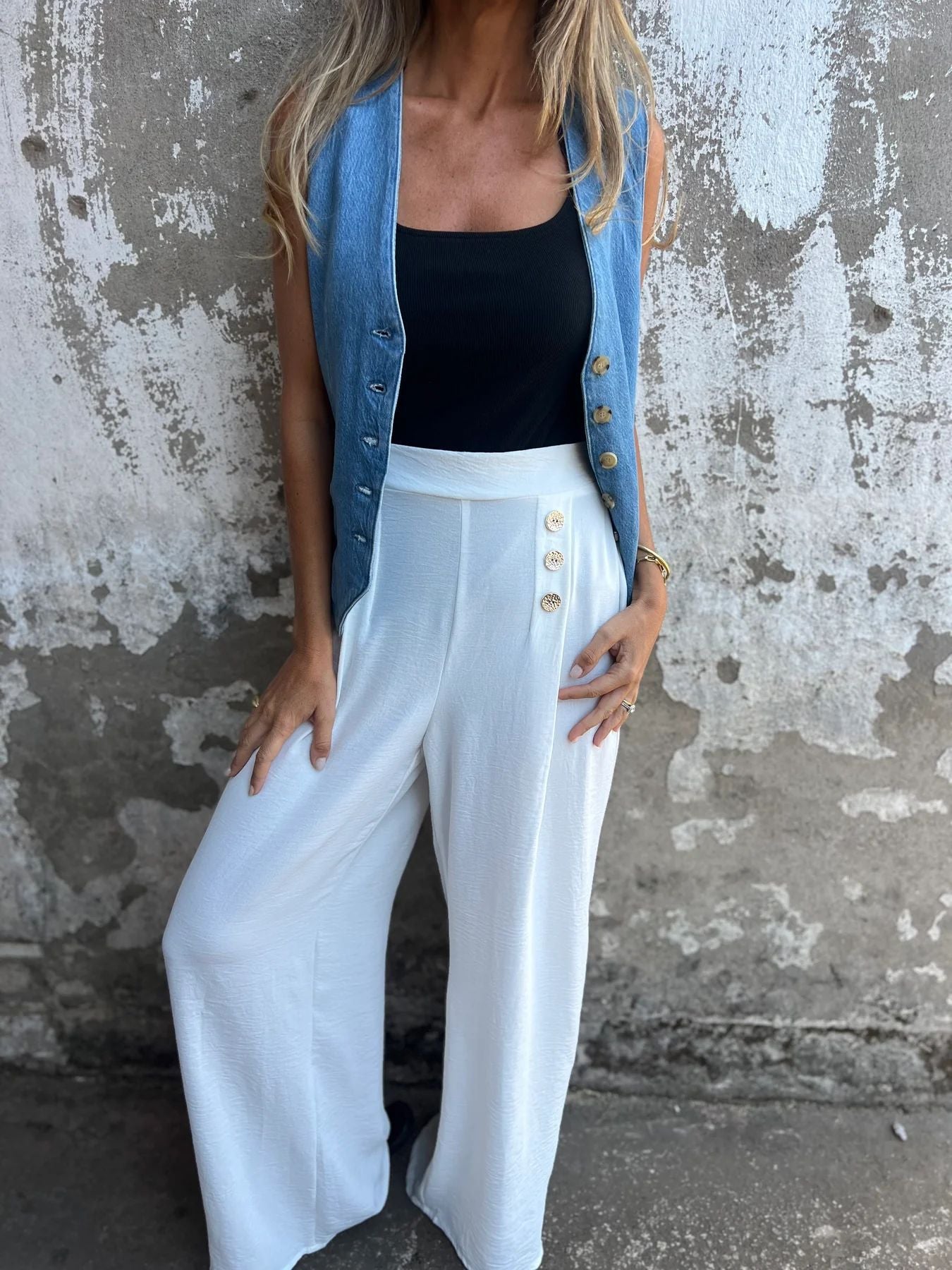 Dame Mode Jumpsuit med omhyggeligt designede knapdetaljer Stilla