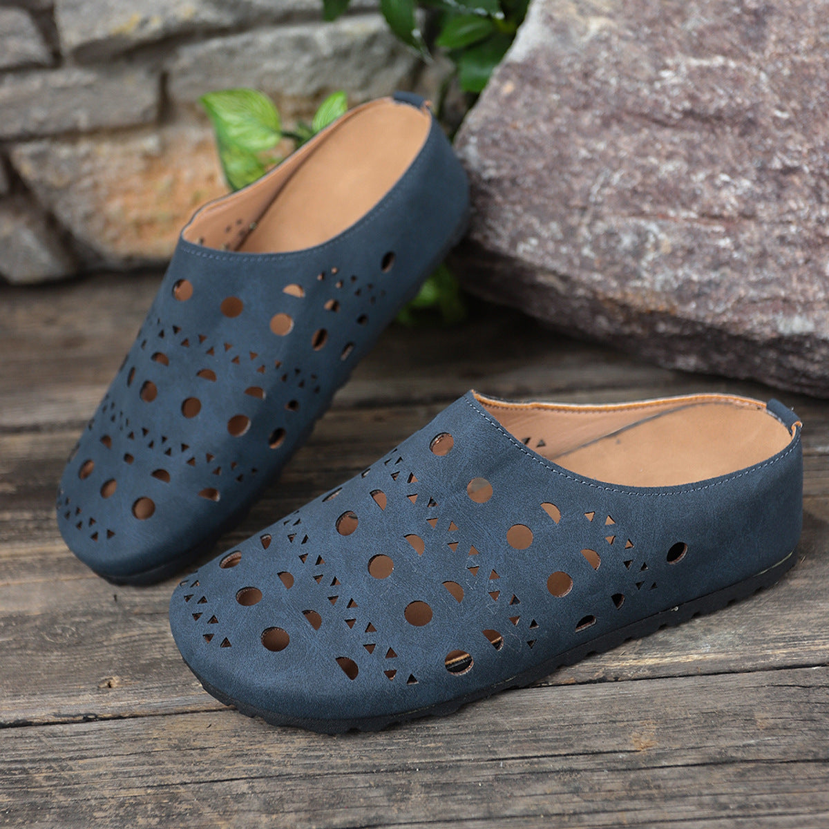 Dame Åben-Tøfler med perforeret design og komfortabel såleform Stilla