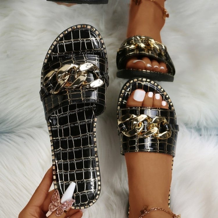 Dame åbne pantoletten med luksuriøs kædeaccent og blød krokodilleprægning Stilla