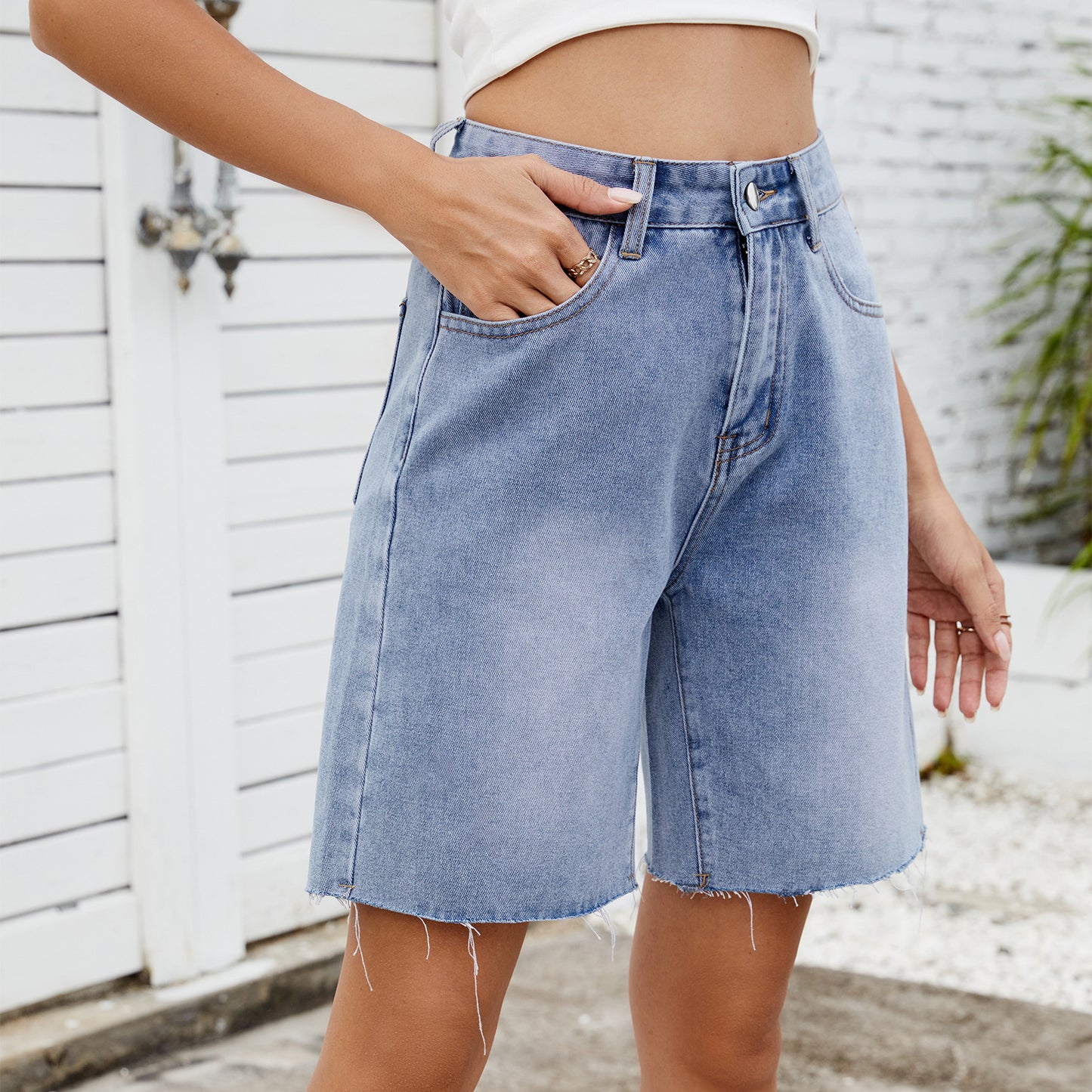 Dame denim shorts i moderne snit med frynset kant Stilla