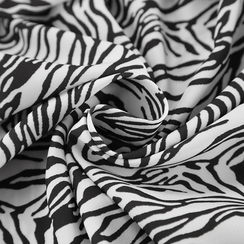 Dame elegant jakkesæt med dyb V-udskæring og zebra-lignende design Stilla