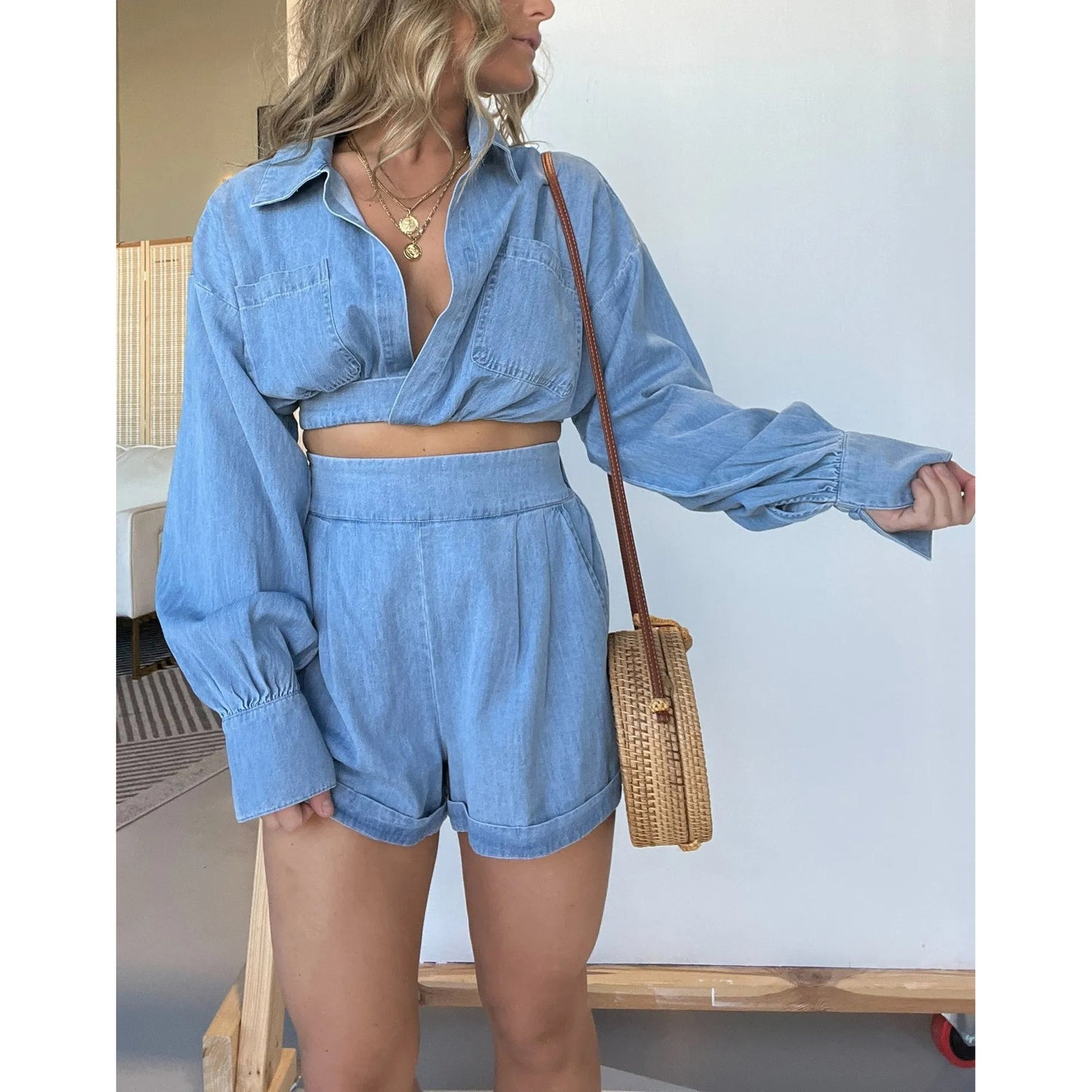 Dame afslappet denim sæt med cropped bluse og løse shorts Stilla