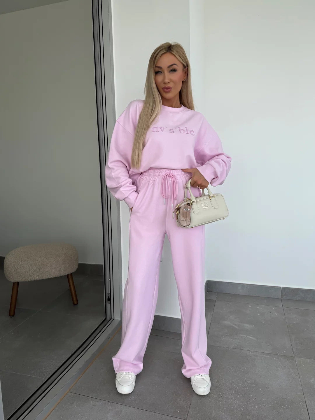 Dame afslappet fritids-sæt med oversized sweatshirt og joggebukser Stilla