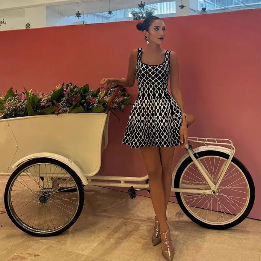 Dame A-linje kjole med eksklusivt geometrisk mønster og praktiske lommer Stilla