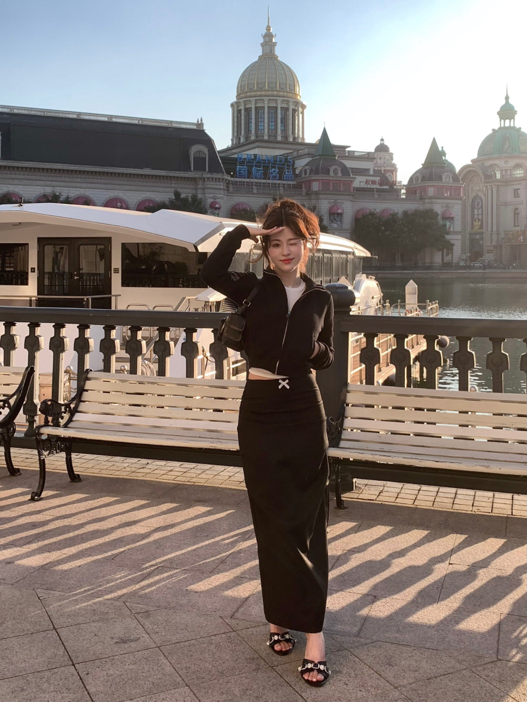 Dame Elegant Blyantskørt med fint taljedesign og dekorativt satinbånd Stilla