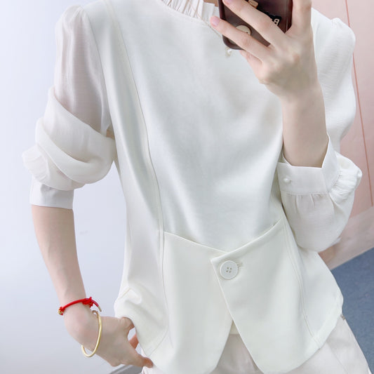 Dame elegant bluse med flæse detaljer og moderigtig knaplukning Stilla