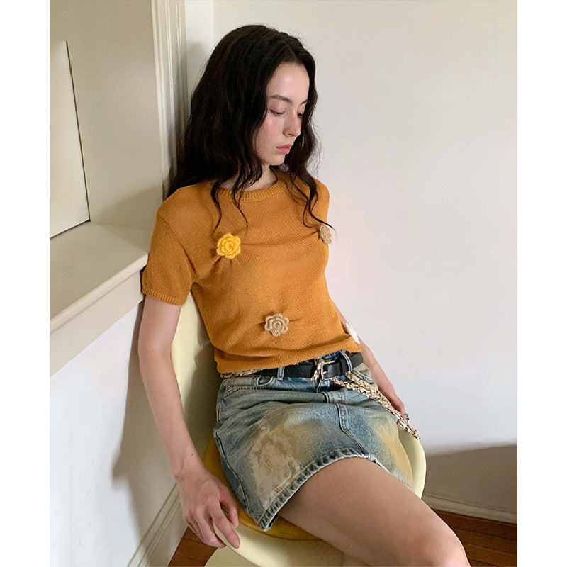 Dame cropped top med unikke blomsterapplikationer og afslappet snit Stilla