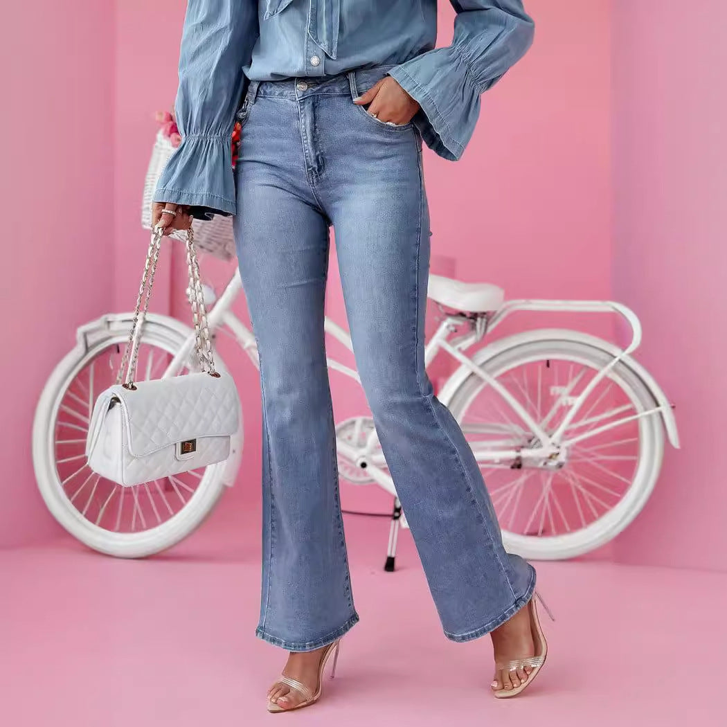 Dame denimbluse med flæsedetaljer og knyttet udskæring Stilla